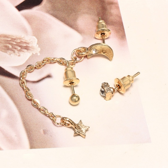 Unique Design//Moon n Star Earrings Stud Set - Picture 4 of 5